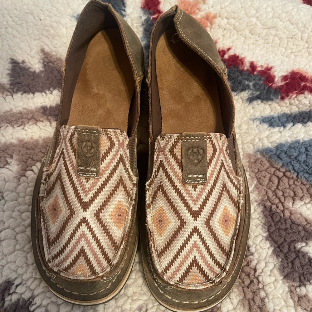 Womens Ariat Cruisers